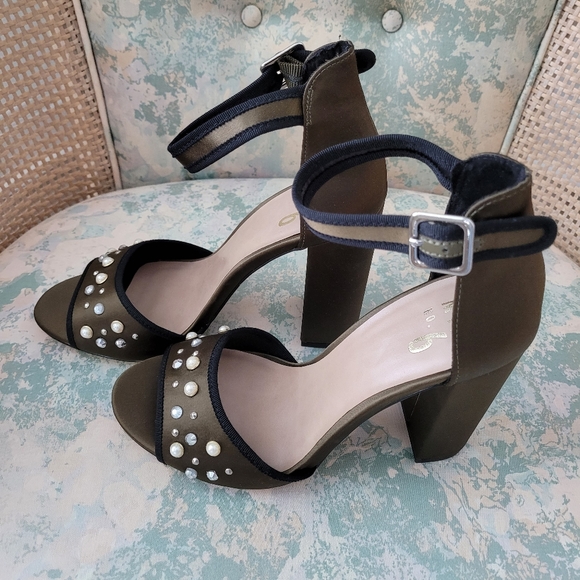 New Olive Green Ankle Strap Pumps with Pearls/Crystals sz 7.5 - Picture 5 of 9